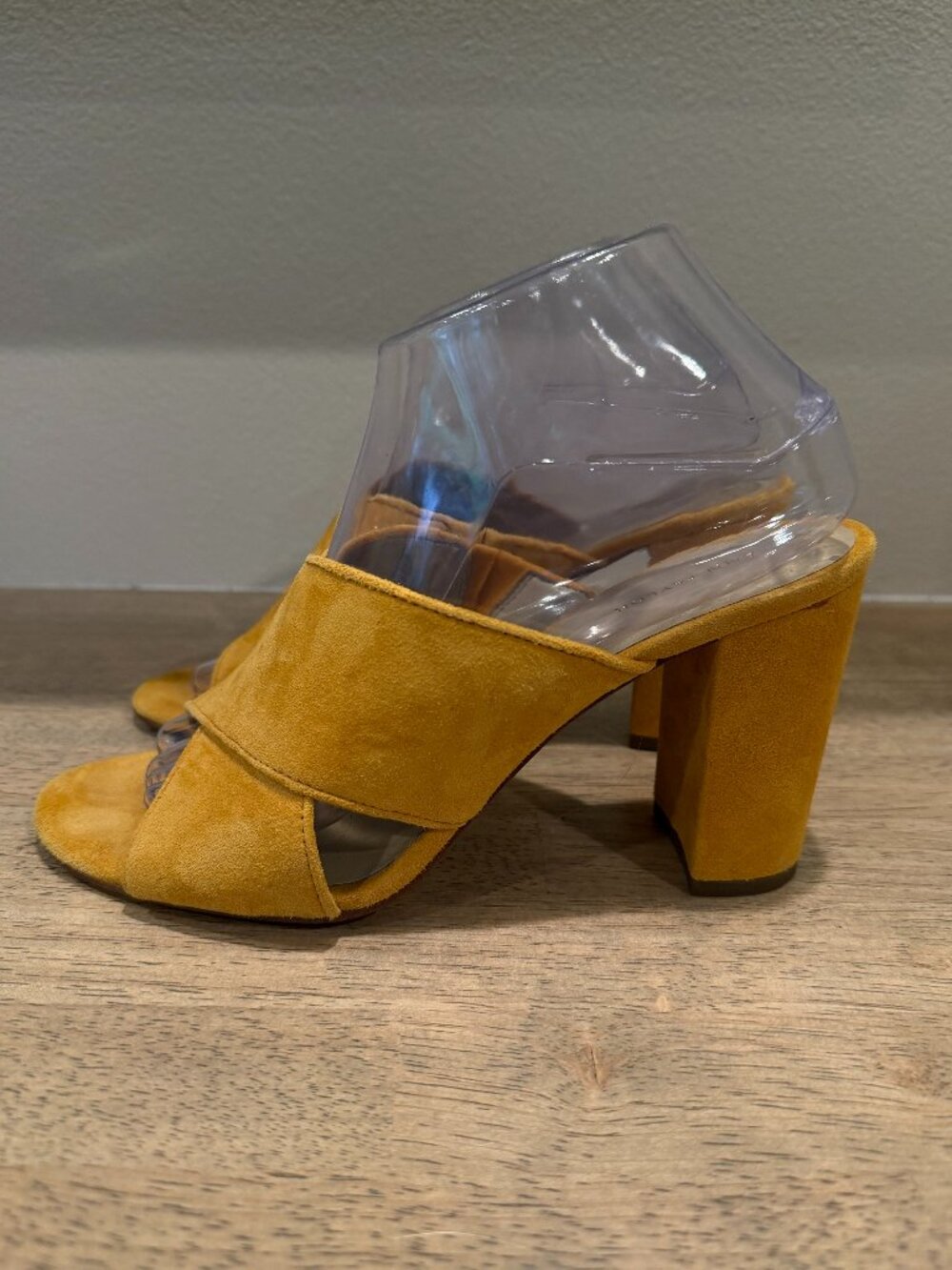Ann Taylor Gold Yellow Heeled Sandals Size 8.5